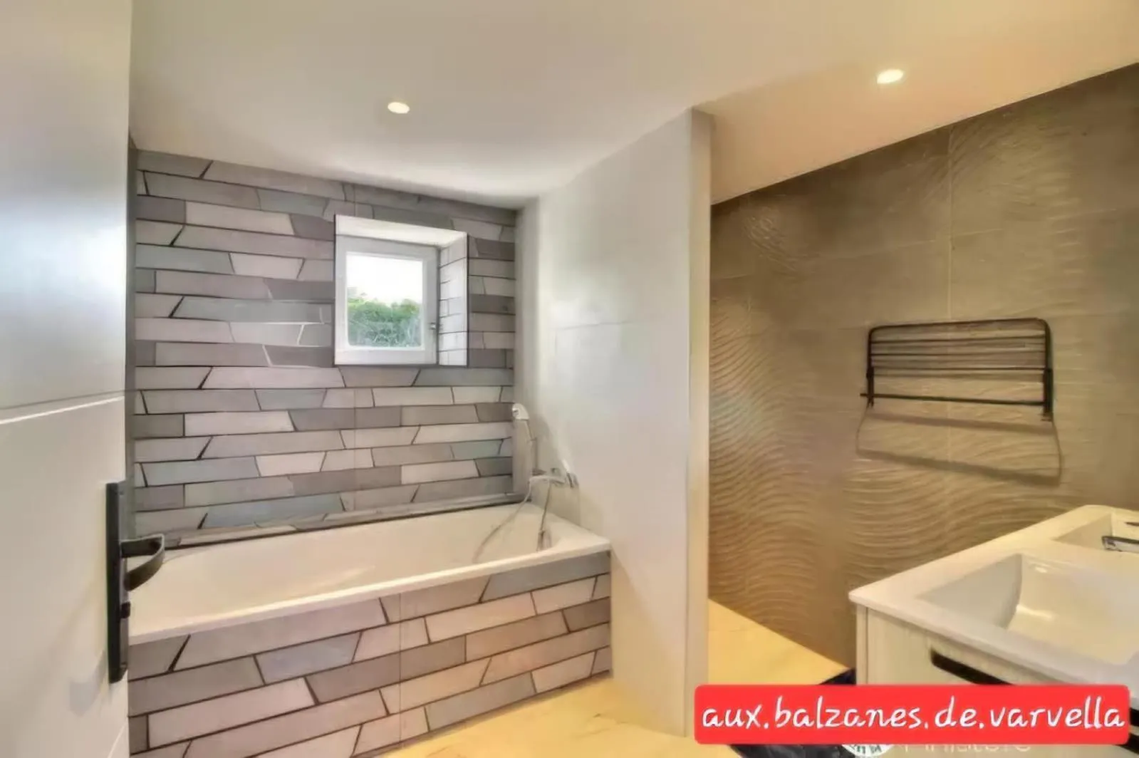 Holiday home Aux Balzanes De Varvella Piscine Interieure Privee Chauffee Ploudaniel